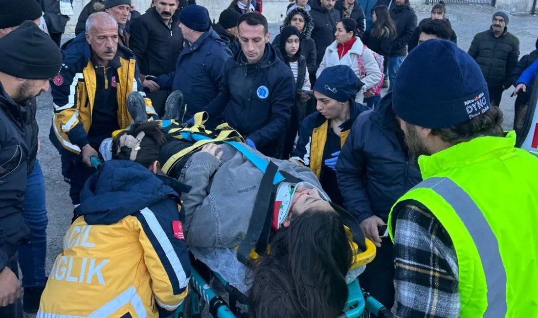 Hakkari’de geri manevra yapan aracın çarptığı illeri sürülen üniversiteli kız