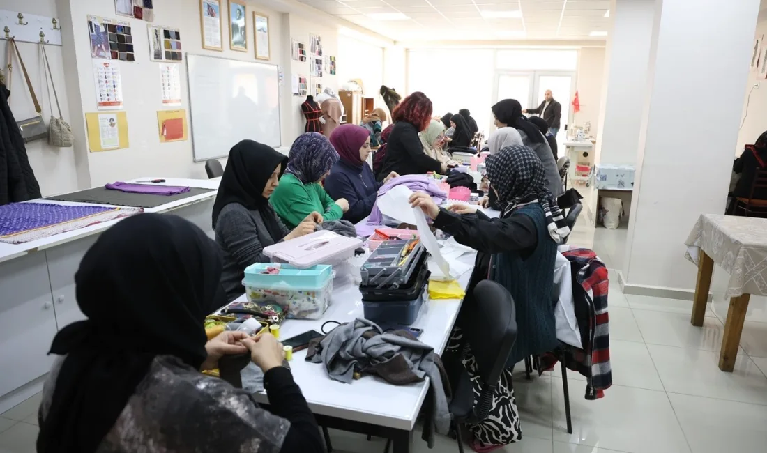 Kartepe’de açılan giyim kursuna ilgi her geçen gün artıyor. Kursta