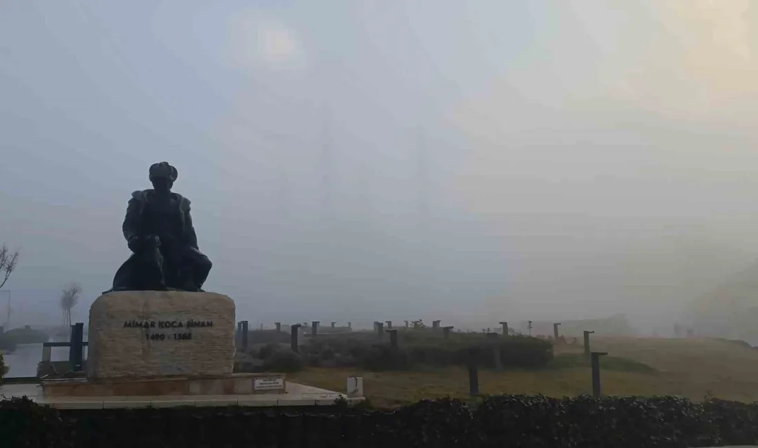 Edirne’de sabahın erken saatlerinden itibaren etkili olan sis hayatı olumsuz