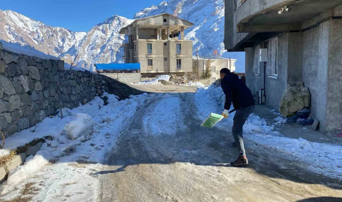 HAKKARİ (İHA) – Hakkari’de etkisini gösteren Sibirya soğukları, hayatı adeta