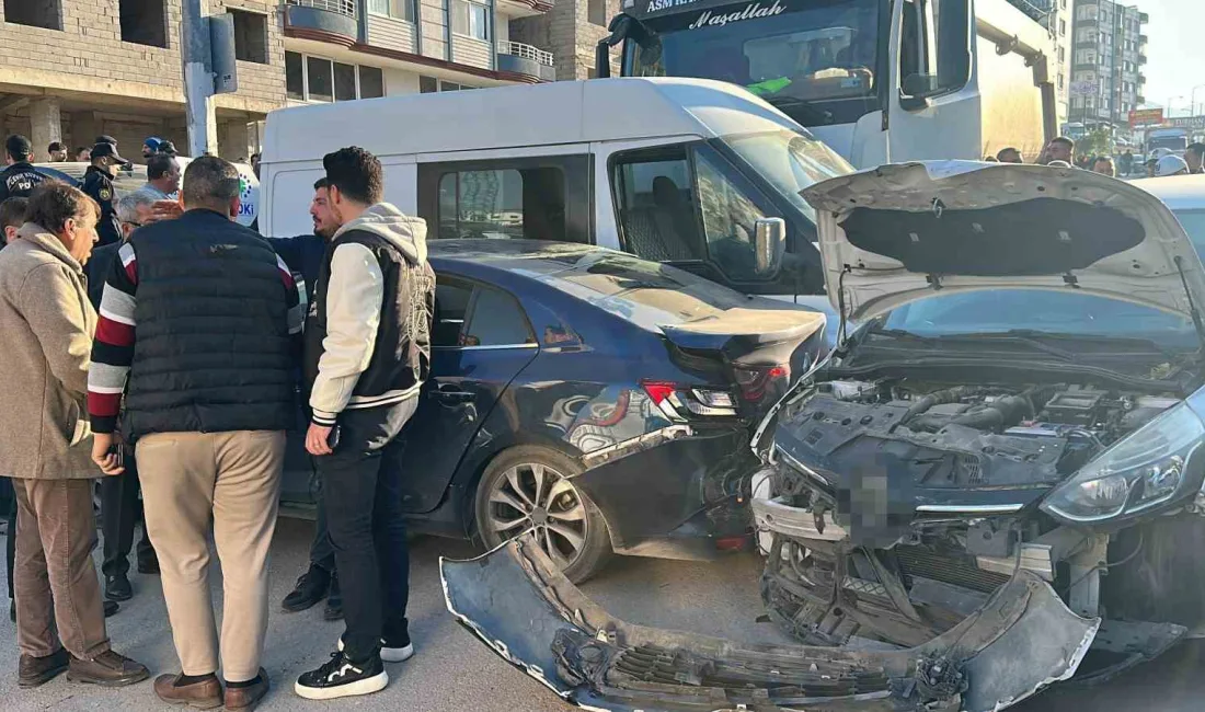 Hatay’ın İskenderun ilçesinde freni patlayan hafriyat kamyonunun 5 araca çarptığı