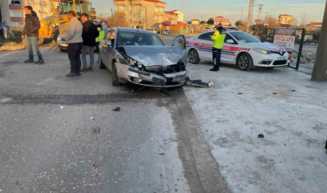 KAZA NEDENİYLE GİTTİĞİ YÖNÜN TERSİNE DÖNEN OTOMOBİL