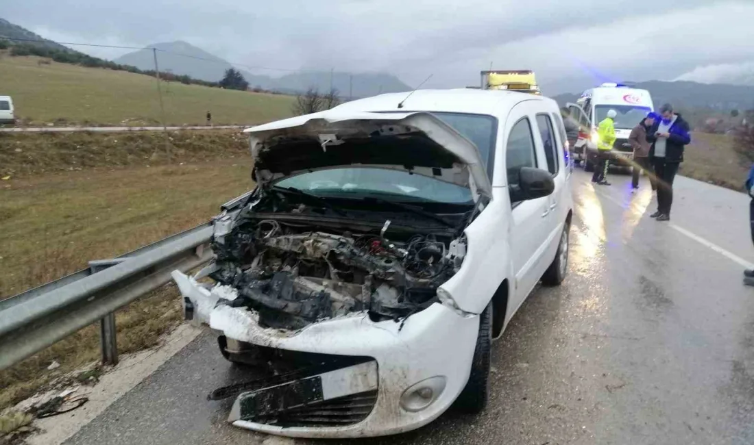 Isparta’da midibüs ile sivil polis aracının çarpışması sonucu meydana gelen