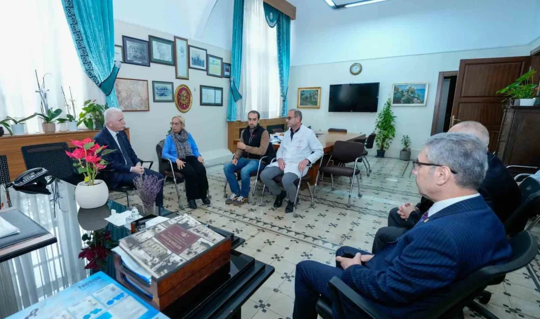 İstanbul Valisi Davut Gül, sanatçı Edip Akbayram’ın tedavi gördüğü Haydarpaşa