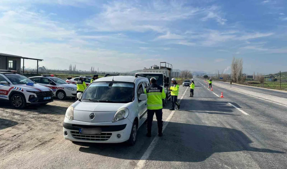 Aydın’ın Çine ve Karpuzlu ilçelerinde havadan trafik denetimi gerçekleştirilirken, 139