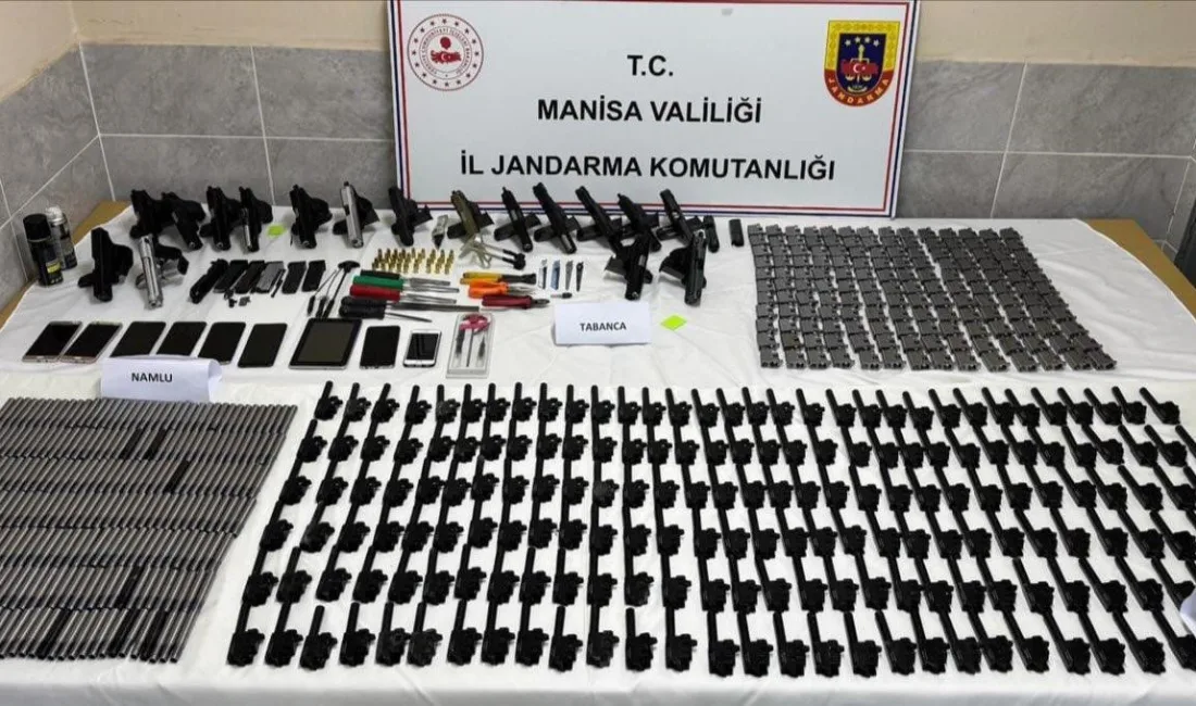 Manisa’da jandarma ekipleri tarafından silah ve mühimmat kaçakçılığı yaptığı tespit