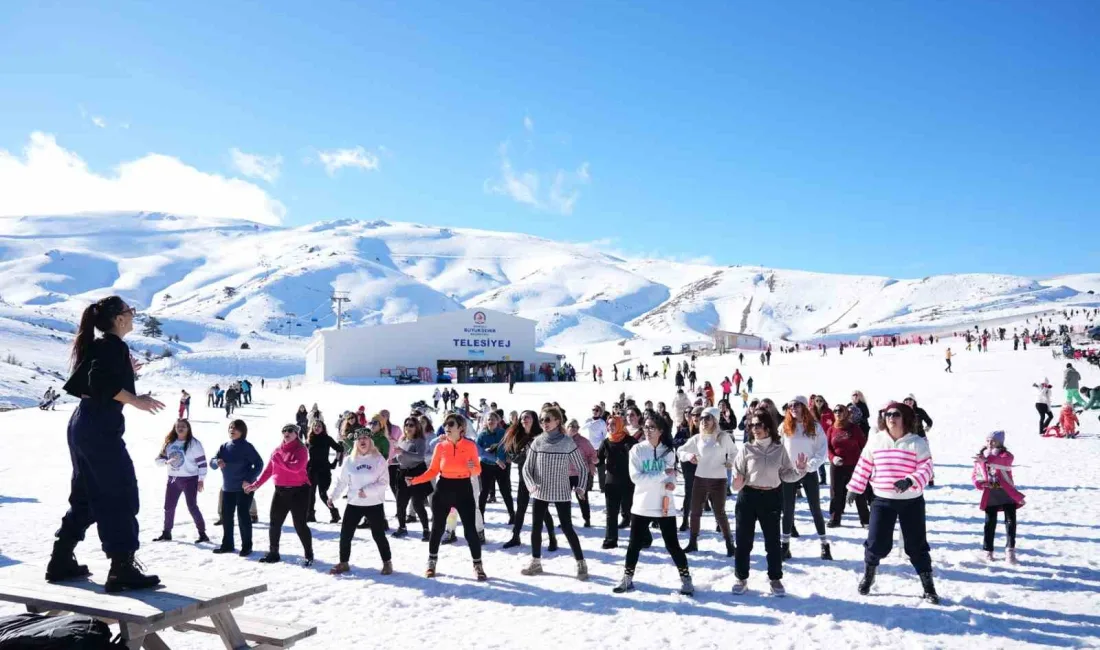 Denizli Büyükşehir Belediyesi spor kurslarında eğitim gören kadın kursiyerlerin katılımıyla