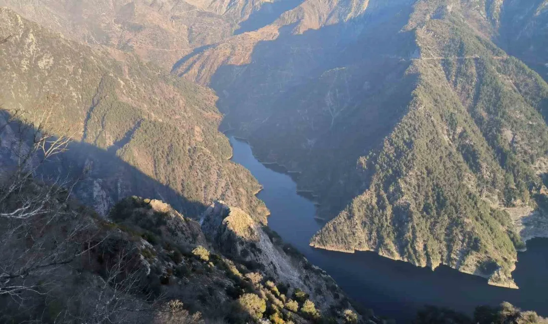 Kahramanmaraş’ın Andırın ilçesinde yaklaşık 400 metrelik uçurumdan yuvarlanan şahsı bulmak