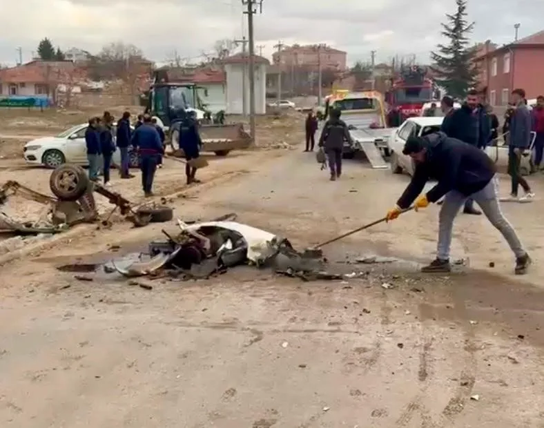 Kırşehir’in Mucur ilçesinde devrilen otomobilin sürücüsü ağır yaralandı. Edinilen bilgiye