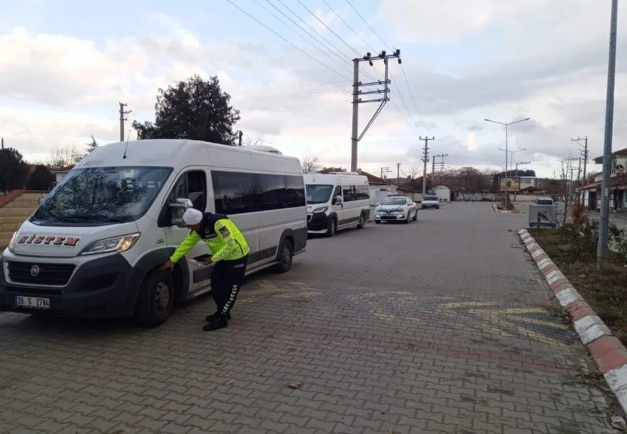 Kırklareli’nde jandarma ekiplerince düzenlenen trafik denetiminde 110 araç trafikten men