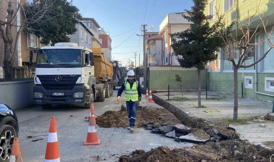 KOCAELİ'NİN GEBZE İLÇESİNDE ALTYAPI ÇALIŞMASI SIRASINDA DOĞAL GAZ BORUSU DELİNDİ.