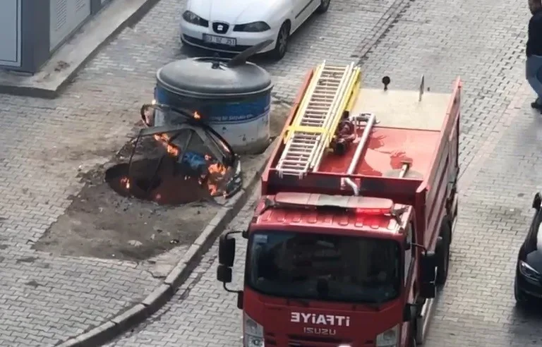 KONYA'DA ÇÖP KONTEYNIRINDA ÇIKAN YANGIN İTFAİYE EKİPLERİ TARAFINDAN SÖNDÜRÜLDÜ.