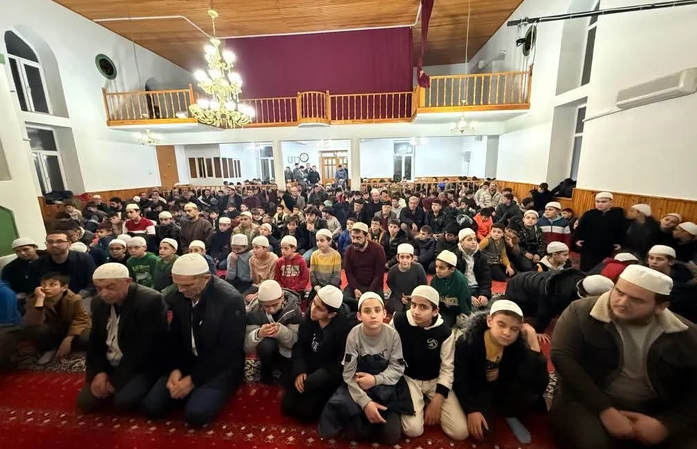 Köşk İlçe Müftülüğü tarafından yatsı namazı sonrası Başçayır Merkez Camii’nde