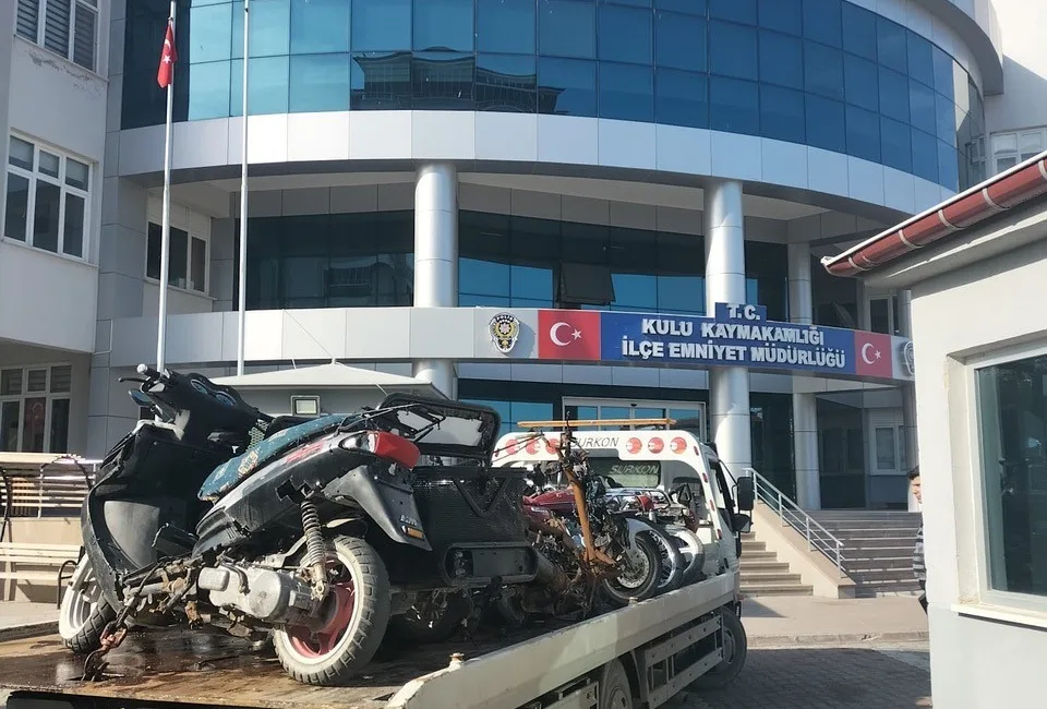 Konya’nın Kulu ilçesinde polis ekipleri motosiklet denetimlerine devam ediyor. Edinilen