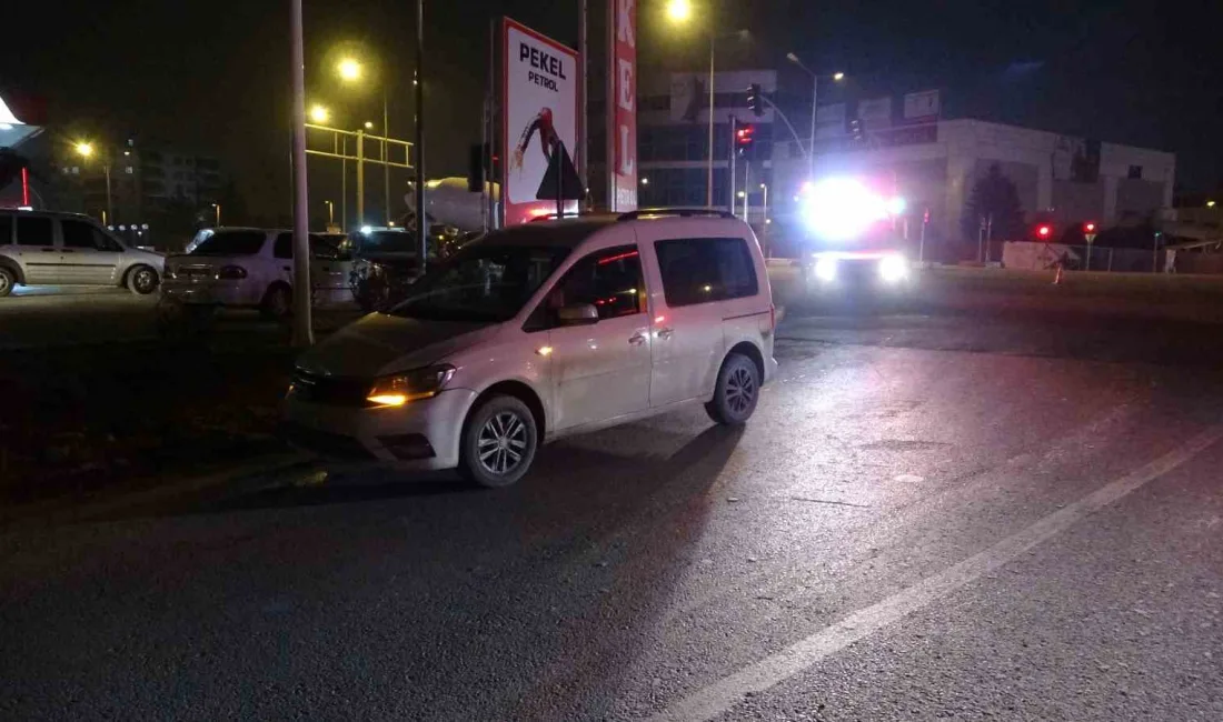 Malatya’da hafif ticari araç ile otomobilin çarpıştığı trafik kazasında 2