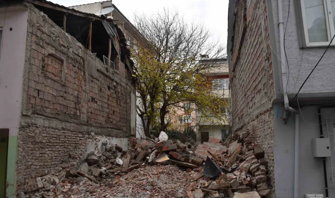 Gemlik Belediyesi, vatandaşların can güvenliğini tehdit etmesinin yanı sıra, sosyal