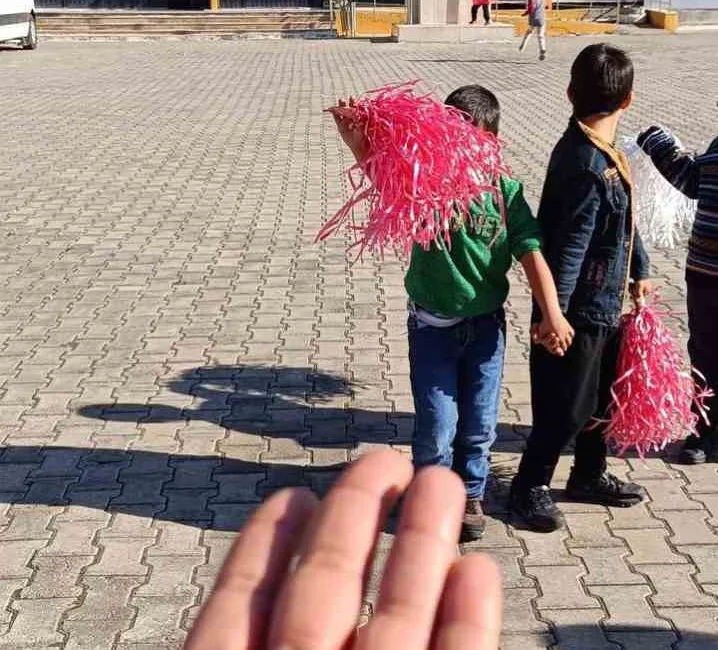 Şanlıurfa’nın Siverek ilçesinde öğrencilerin bulunduğu okul bahçesine yorgun mermi düştü.