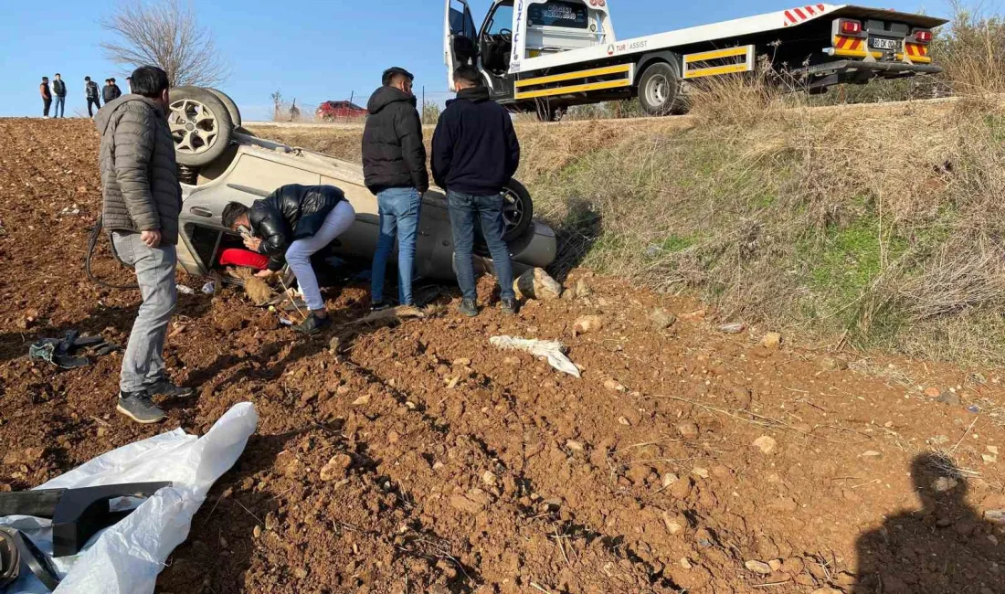 OSMANİYE’DE KONTROLDEN ÇIKAN OTOMOBİL TAKLA ATARAK TARLAYA UÇTU. KAZA SONUCU