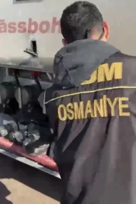 Osmaniye’de polisin şüphelenip durdurduğu tanker içerisinde 4 bin 690 paket