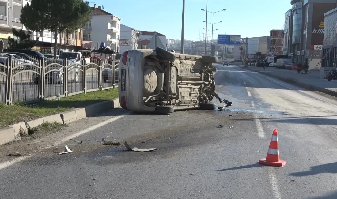 Samsun’un Bafra ilçesinde otomobilin refüjdeki aydınlatma direğine çarptığı kazada 1