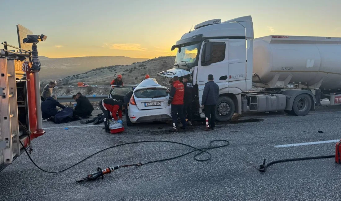 Adıyaman’da yakıt tankeri ile otomobilin çarpışması sonucu meydana gelen kazada