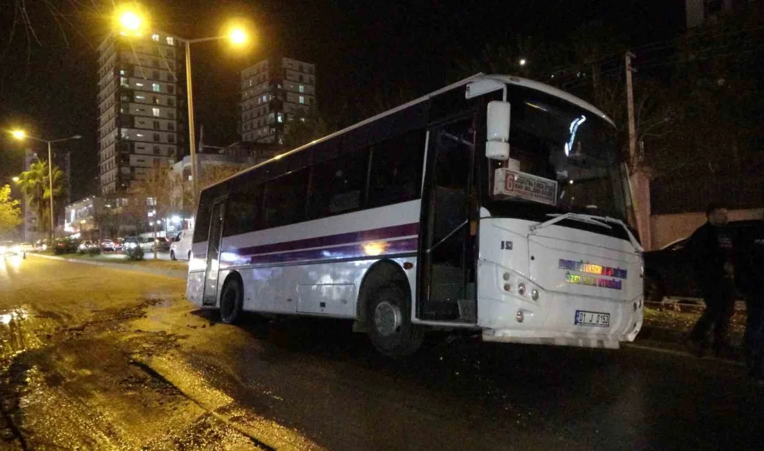 Adana’da içme suyunun patlaması sonucu özel halk otobüsü yolda oluşan