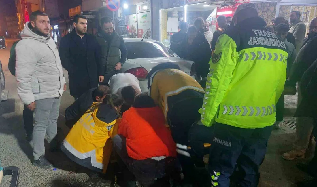 Sakarya’nın Akyazı ilçesinde pikap ile çarpışan plakasız motosikletin sürücüsü yaralandı.