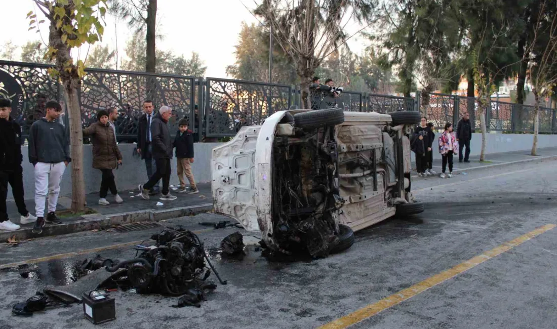 Aydın’ın Efeler ilçesinde kontrolden çıkarak refüje çarpıp takla atan araçta