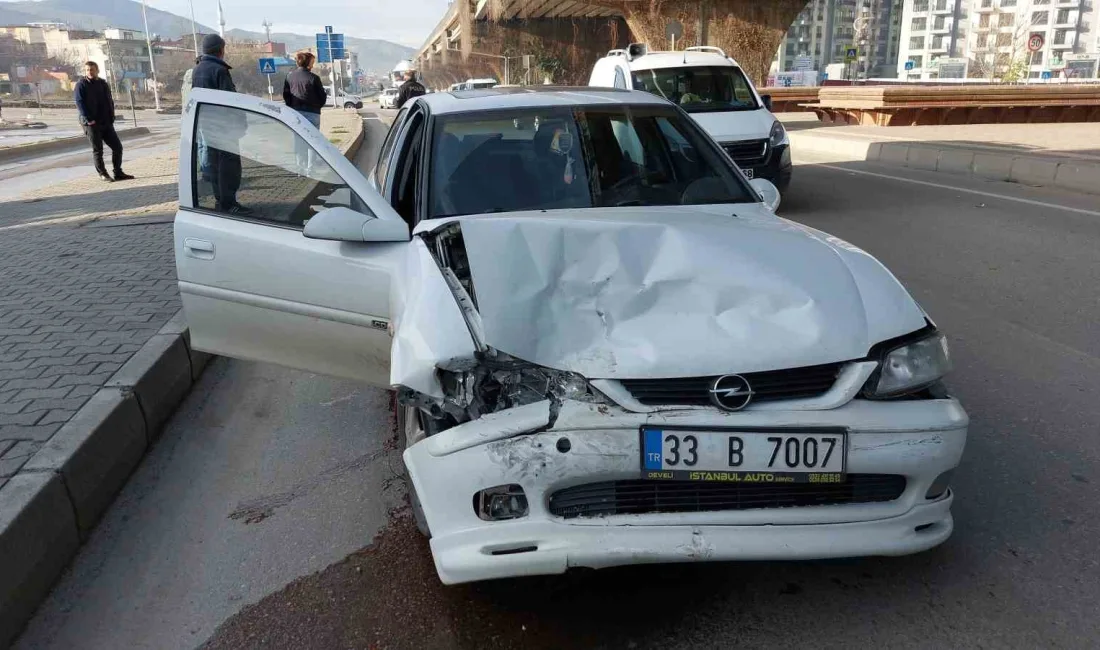 Samsun’da hafif ticari araçla çarpışan otomobildeki 1 kişi yaralandı. Kaza,