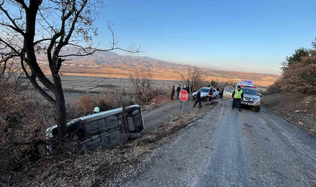 Kastamonu’nun Tosya ilçesinde şarampole devrilen otomobildeki 2 kişi yaralandı. Kaza,