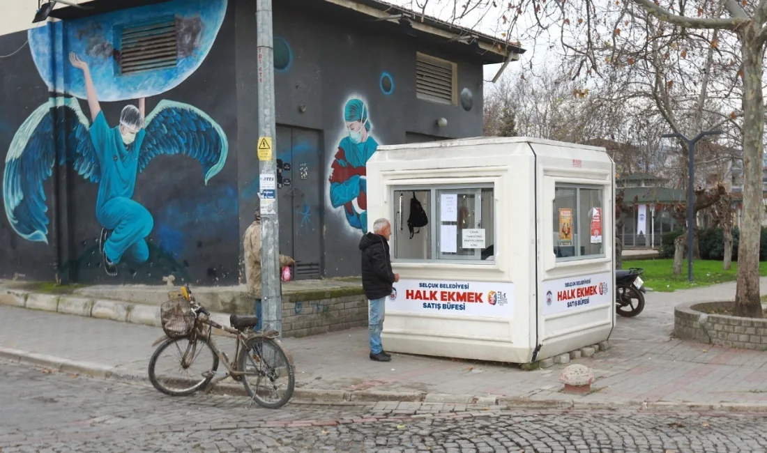 İzmir’in Selçuk ilçesinde, belediye tarafından hayata geçirilen halk ekmek büfelerine