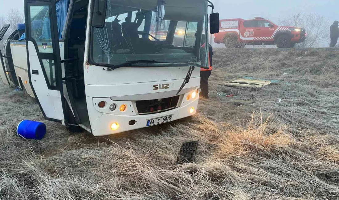 Malatya’nın Doğanşehir ilçesinde tekstil işçilerini taşıyan servis aracı, sis ve