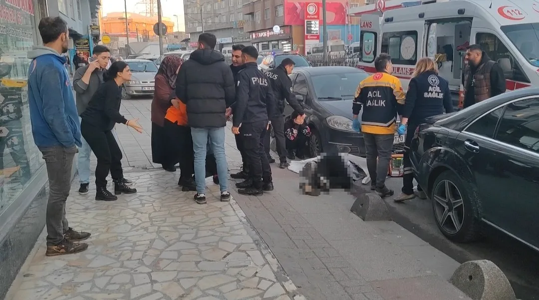 Sultangazi’de kaldırımda yürüyen bir kişi, kimliği belirsiz kişiler tarafından silahlı