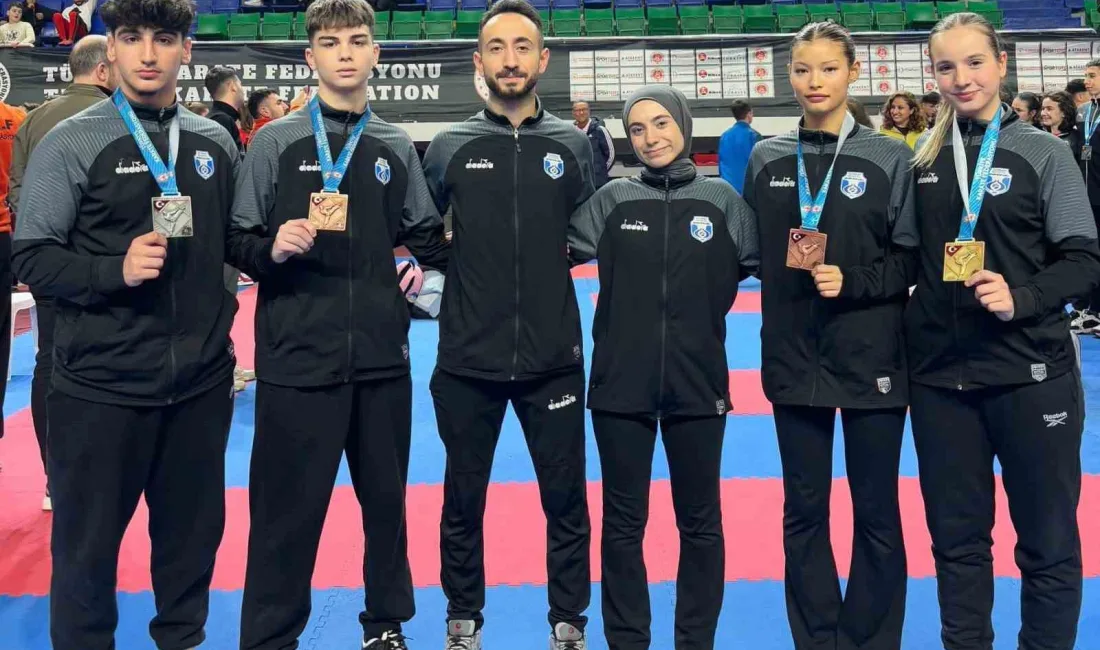 Sultangazili sporcular, Türkiye Ümit-Genç-U21 Karate Şampiyonası’ndan biri altın olmak üzere