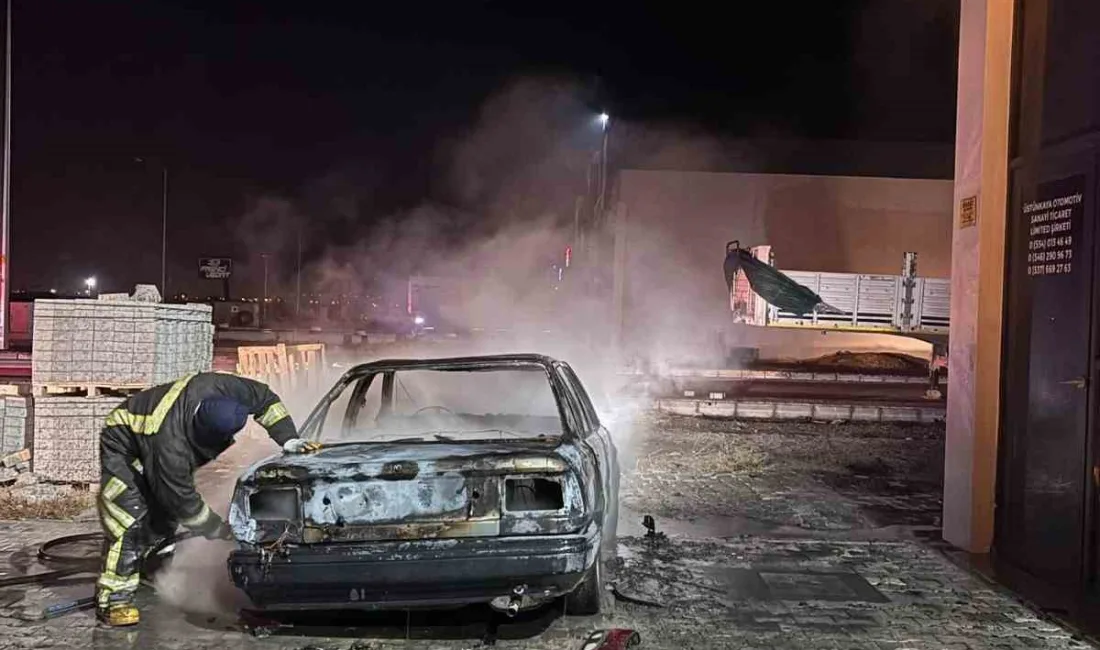 Konya’nın Karapınar ilçesinde, kaza yaptıktan sonra tamir için servis önüne