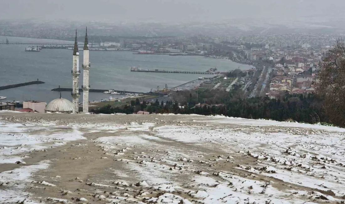 Tekirdağ’ın Süleymanpaşa ilçesinde kar yağışıyla şehirde adeta 2 atmosfer bir