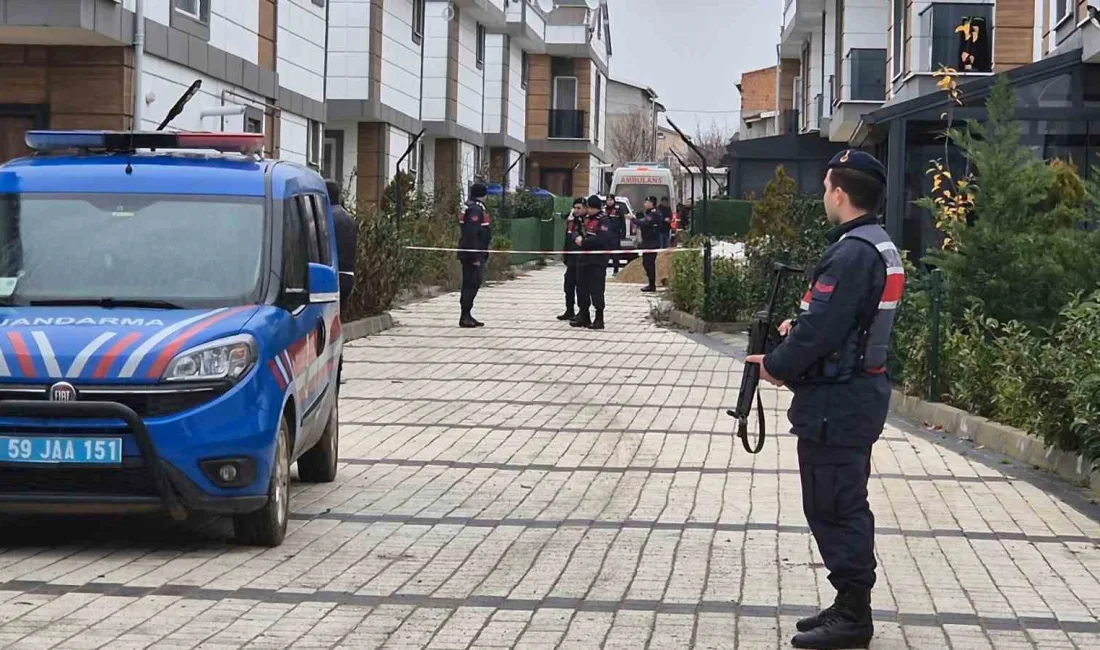 Tekirdağ’ın Marmaraereğlisi ilçesinde bir kişi, birlikte yaşadığı kadını ve kendi