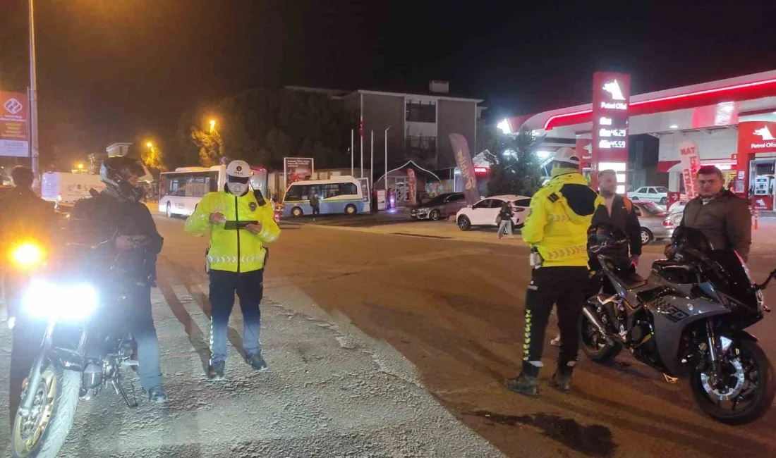 Tekirdağ’ın Süleymanpaşa ilçesinde trafik denetimleri aralıksız devam ederken, sürücüler trafik