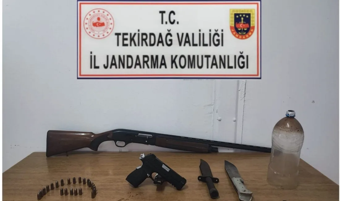 Tekirdağ’da gerçekleştirilen operasyonlarda uyuşturucu, silah ve kaçak ürünler ele geçirildi.