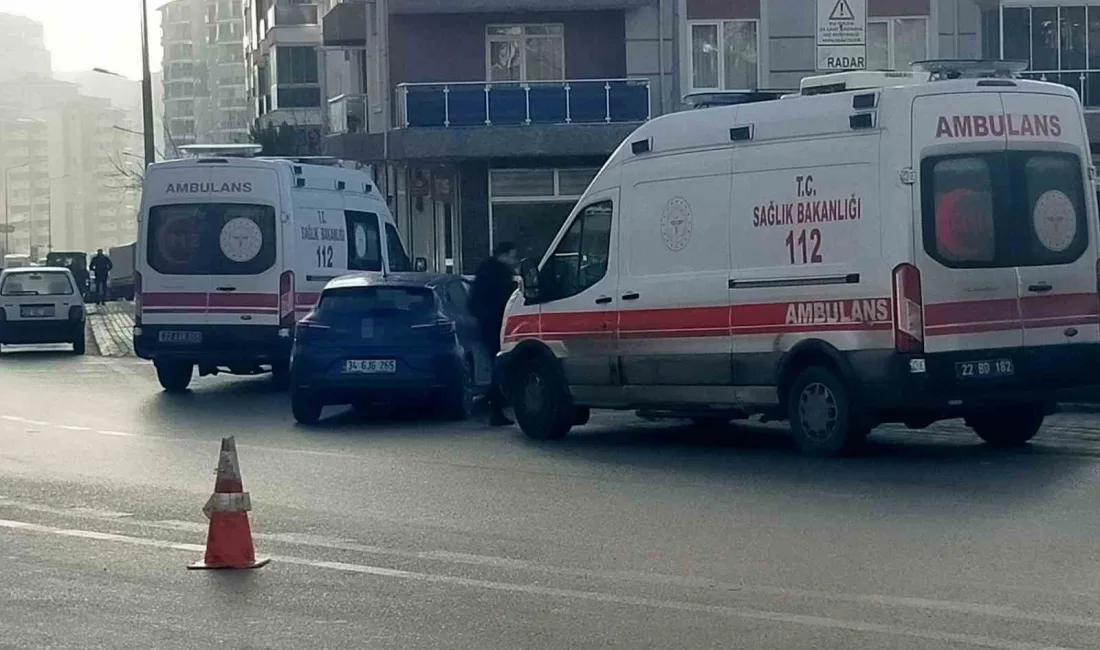 Edirne’de otomobille motosikletin çarpışması saniye saniye güvenlik kamerasına yansıdı. Edirne’nin