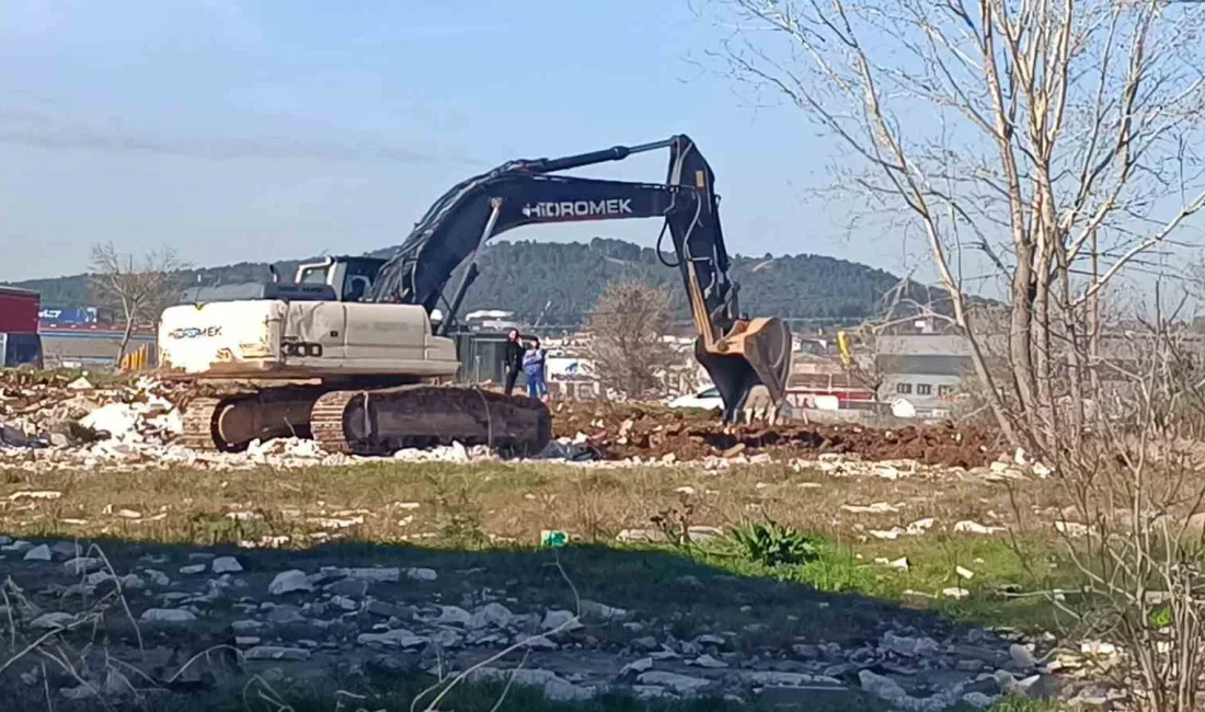 Tuzla’da biriken moloz yığınlarının çevre kirliliğine neden olması ve halk