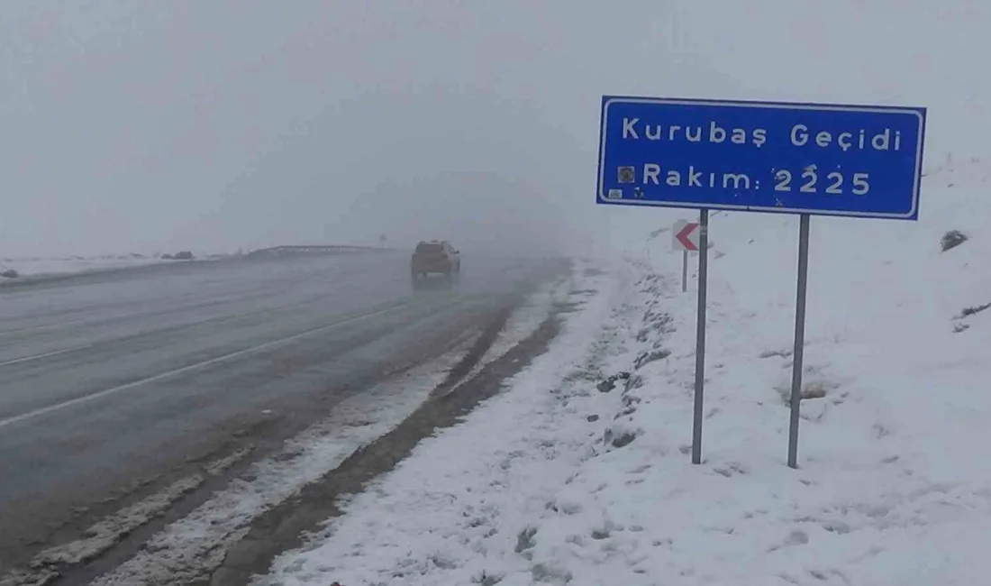 Van’da öğlen saatlerinden itibaren etkili olan sis, yüksek kesimlerde trafiği