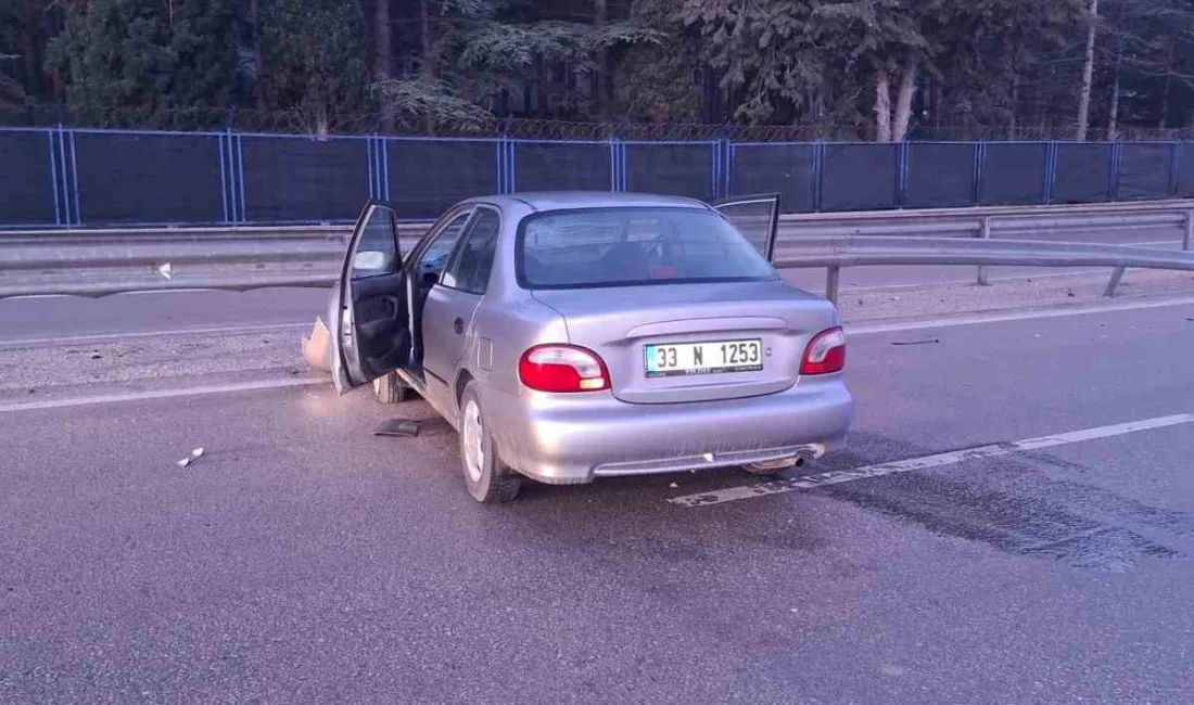 Isparta’nın Eğirdir ilçesinde yağmurun etkisiyle kayganlaşan yolda kontrolden çıkan otomobilin