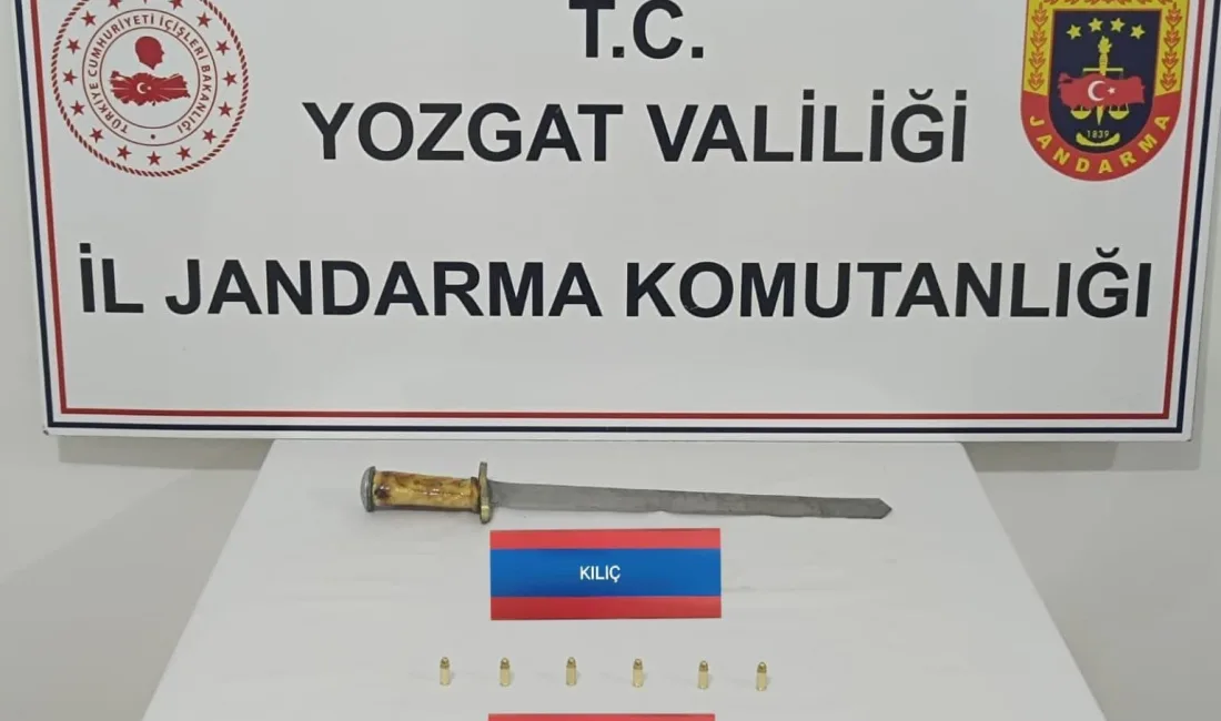 YOZGAT’IN YERKÖY İLÇESİNDE JANDARMA EKİPLERİNİN ŞÜPHELENEREK DURDURDUĞU ARAÇTAN FİŞEK VE